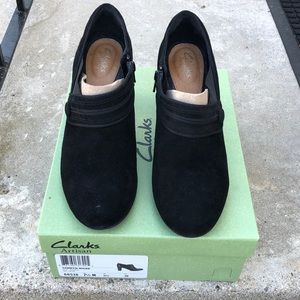 Clarks black heels